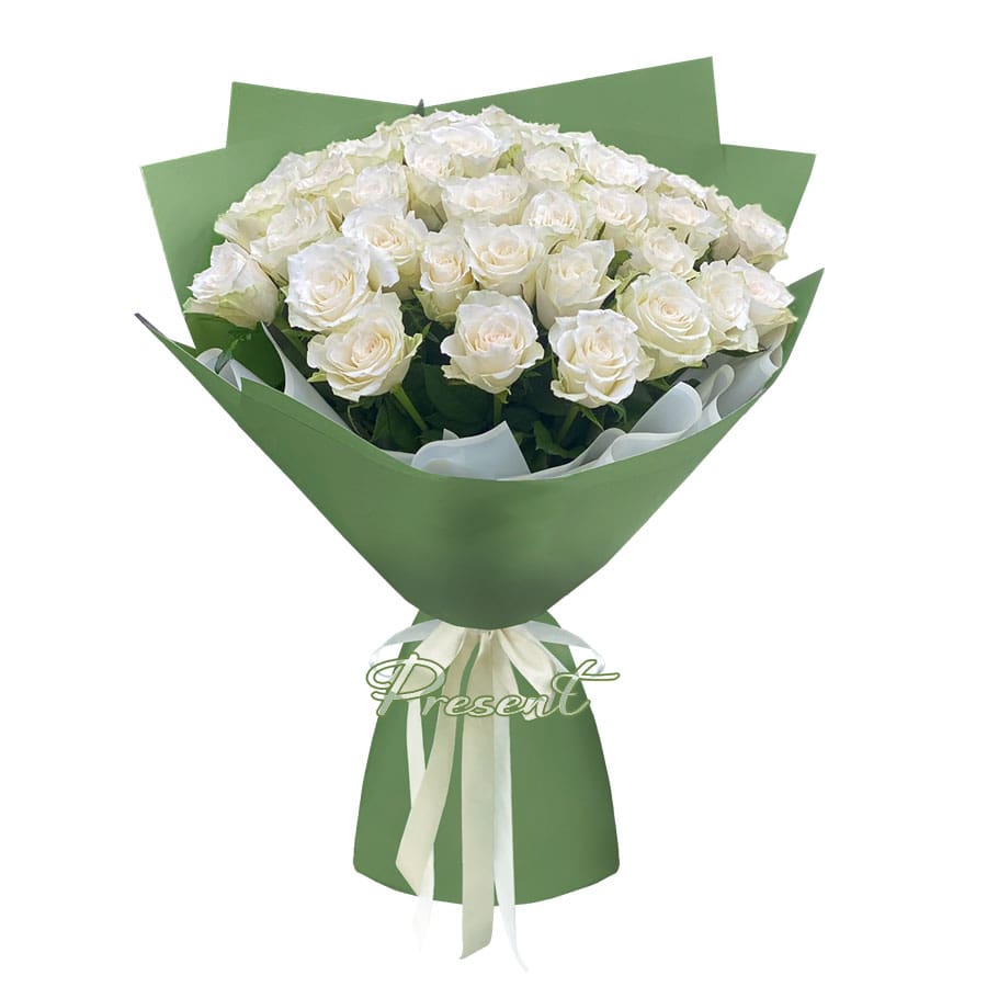 Bouquet de roses blanches (70-80 cm.) — un bouquet qui apporte douceur et élégance
