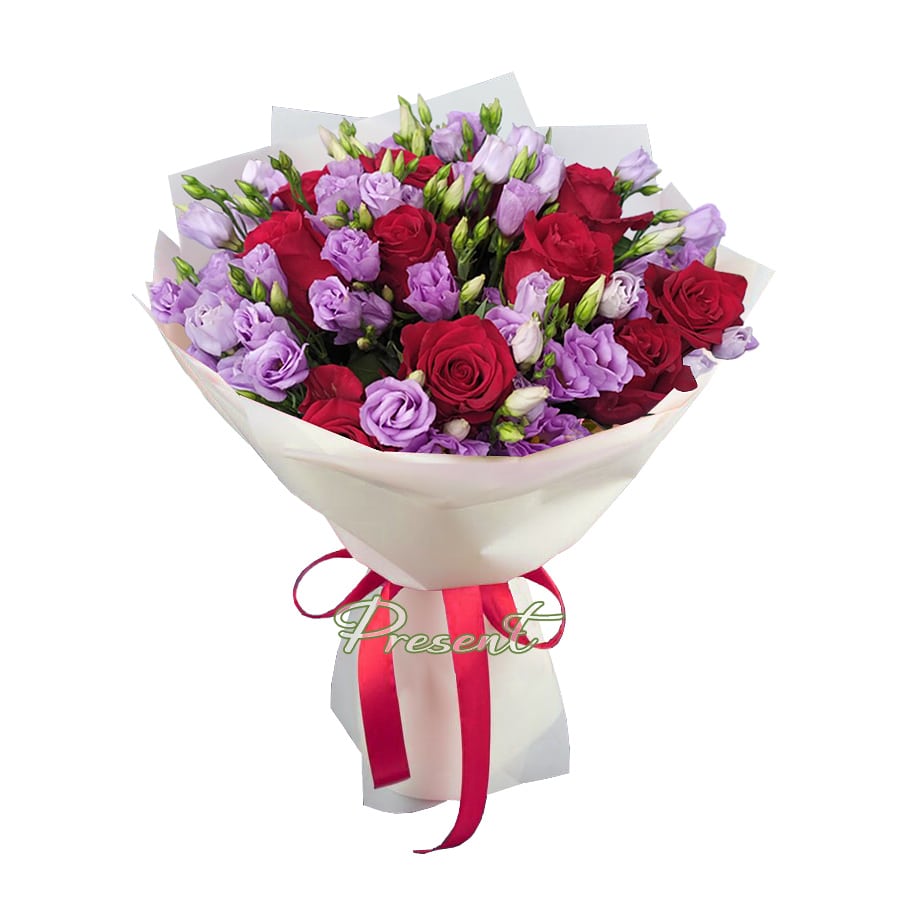 Bouquet of roses and lisianthus