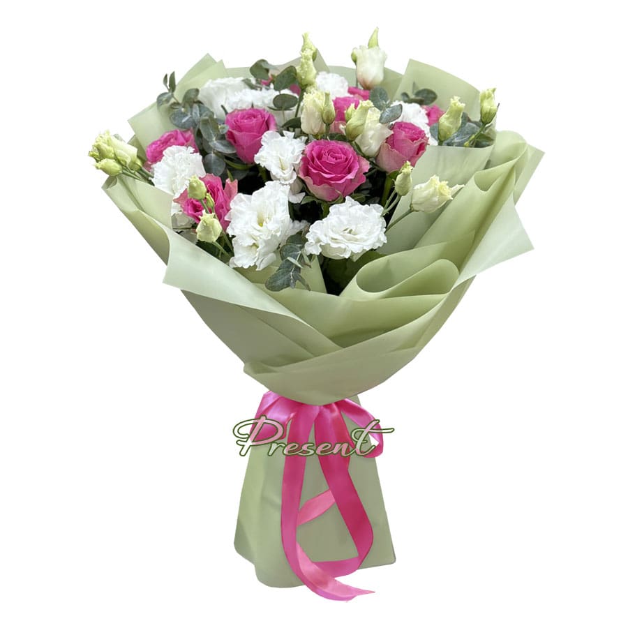 Bouquet of roses and lisianthus